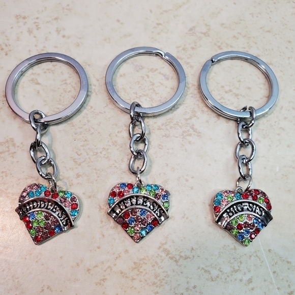 Set of 3 Medium Sis, Big sis, Little sis Crystal Pink Heart Pendant Keychains - Picture 2 of 2